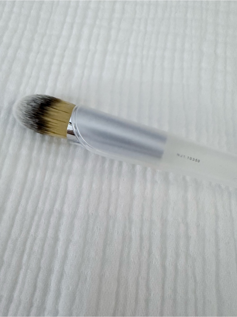 TRISH MCEVOY BRUSH 84 NEW
